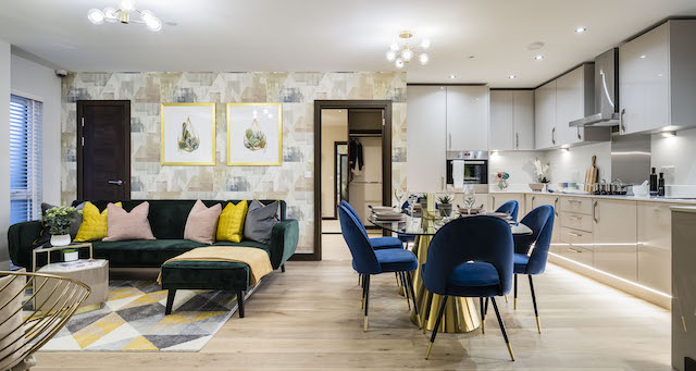 Edinburgh Way - Luxury Apartment just 30 minutes from London image